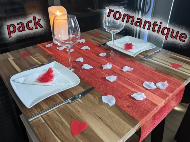 table romantique éclairée à la bougie avec verres à vin
